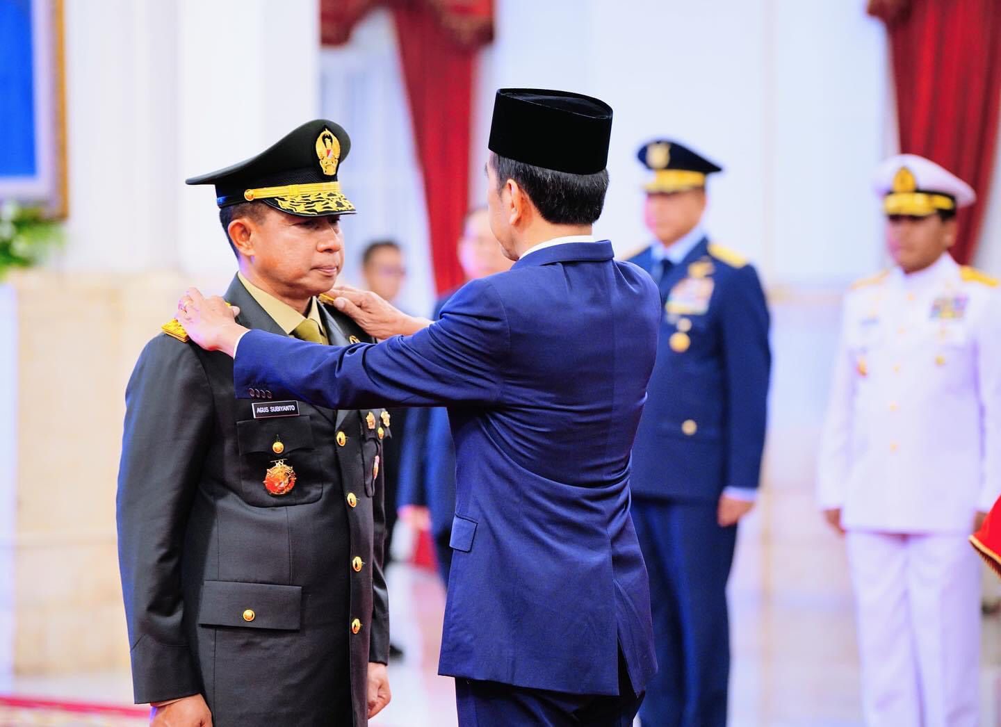 Presiden Joko Widodo Beserta Keluarga Besar Kepolisian Negara Republik ...